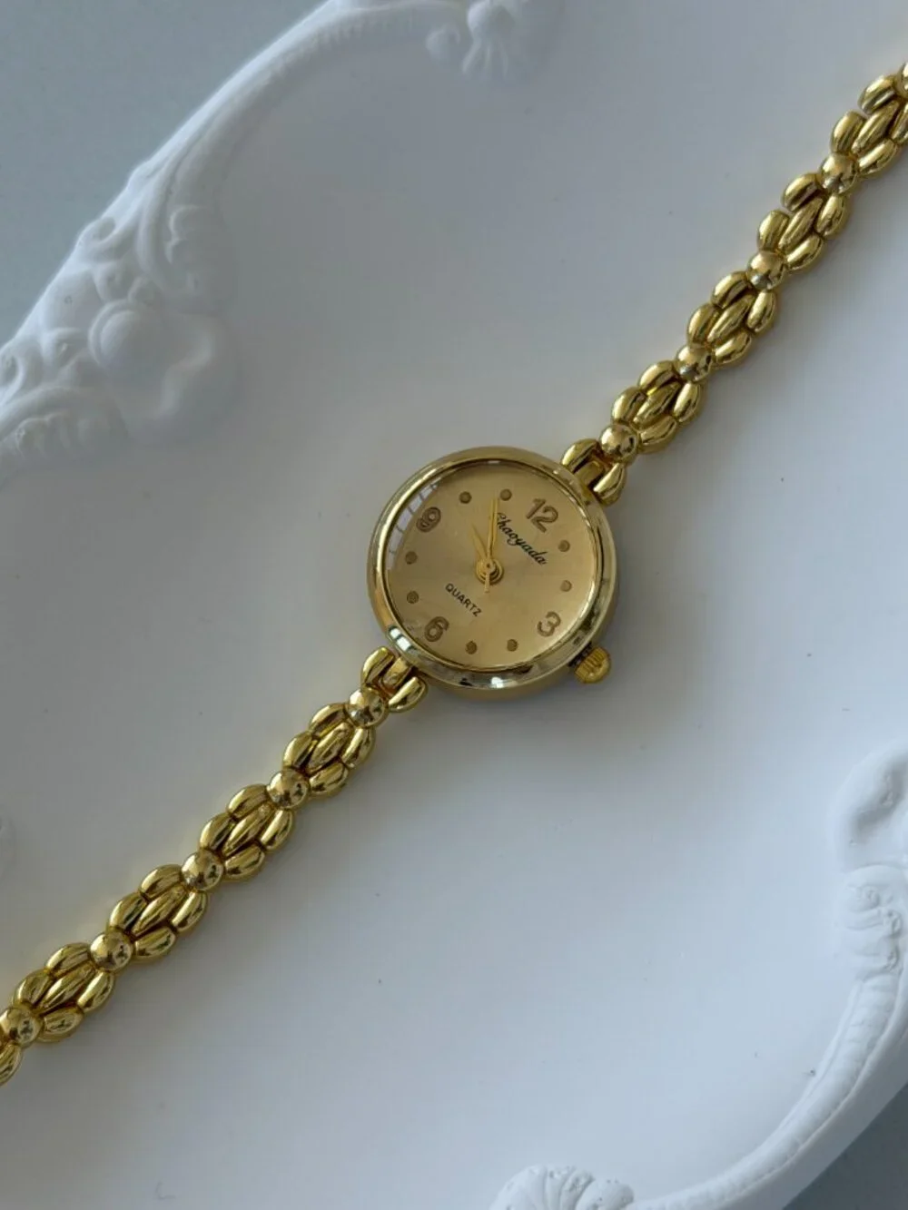SKU0594Retro Gold Women Minimalist Round Watch Bracelet Stainless steel+gift bag